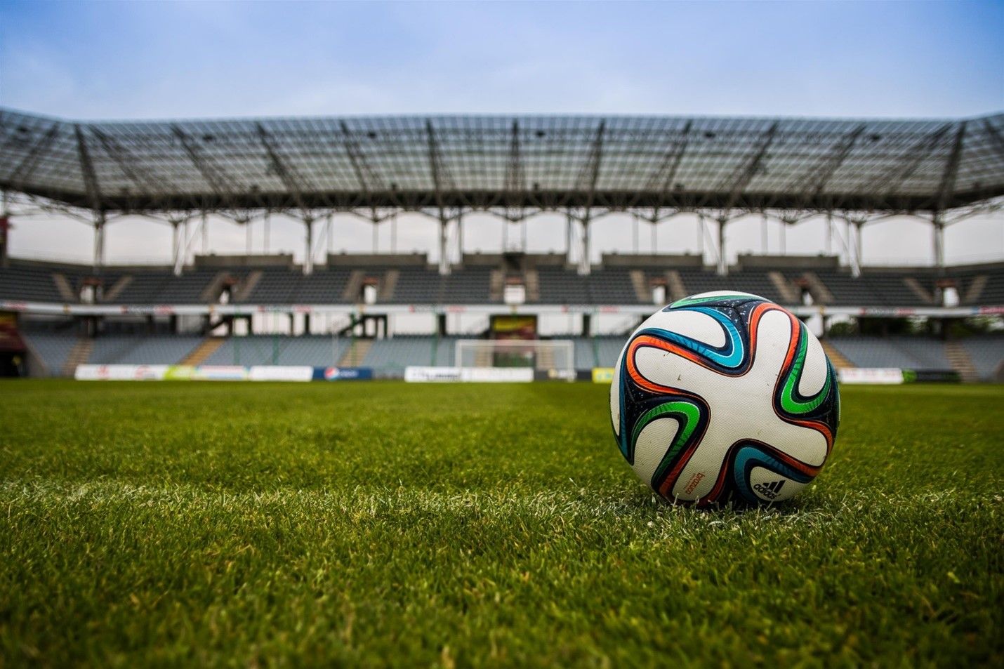 Tomás Elías González Benítez: la COVID-19 afecta la industria del fútbol: pérdida de $11 mil millones