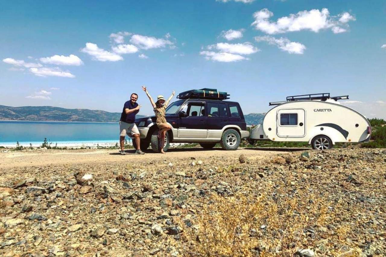 Viajar con caravanas pequeñas: las características de las mini caravanas por dentro