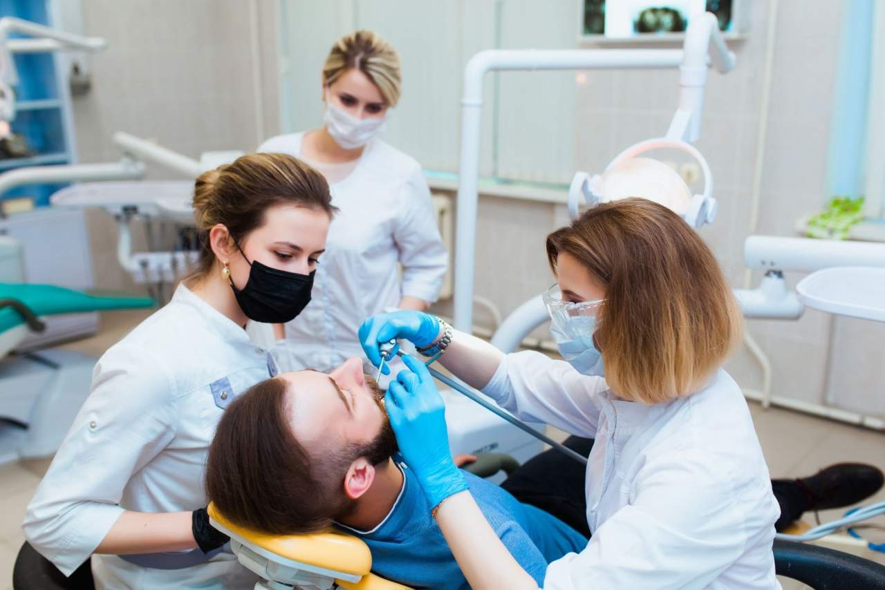 Curso de estética dental en España online: Helident Training Center