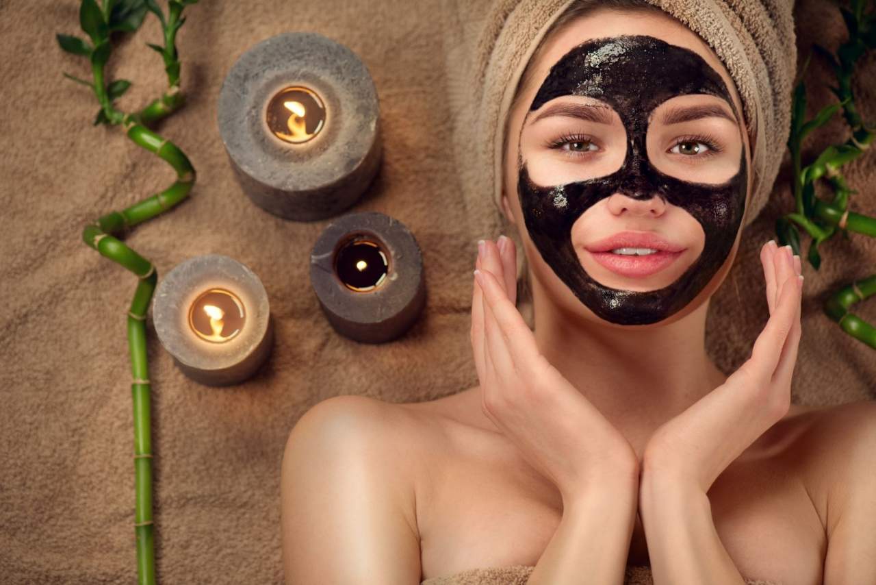 Mascarilla carbón activo para el cuidado de la piel en Cariló Cosmetics