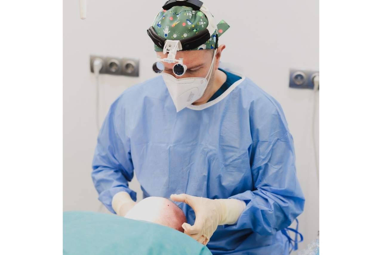 La clínica Adcure se convierte en la número uno en la técnica de implantación DHI