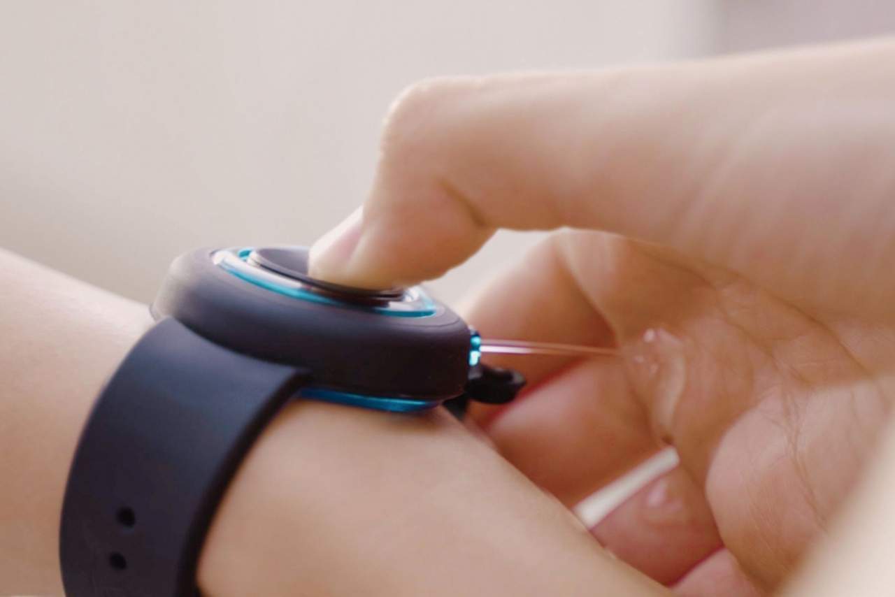 La revolucionaria pulsera dispensadora de gel hidroalcohólico para afrontar el COVID-19