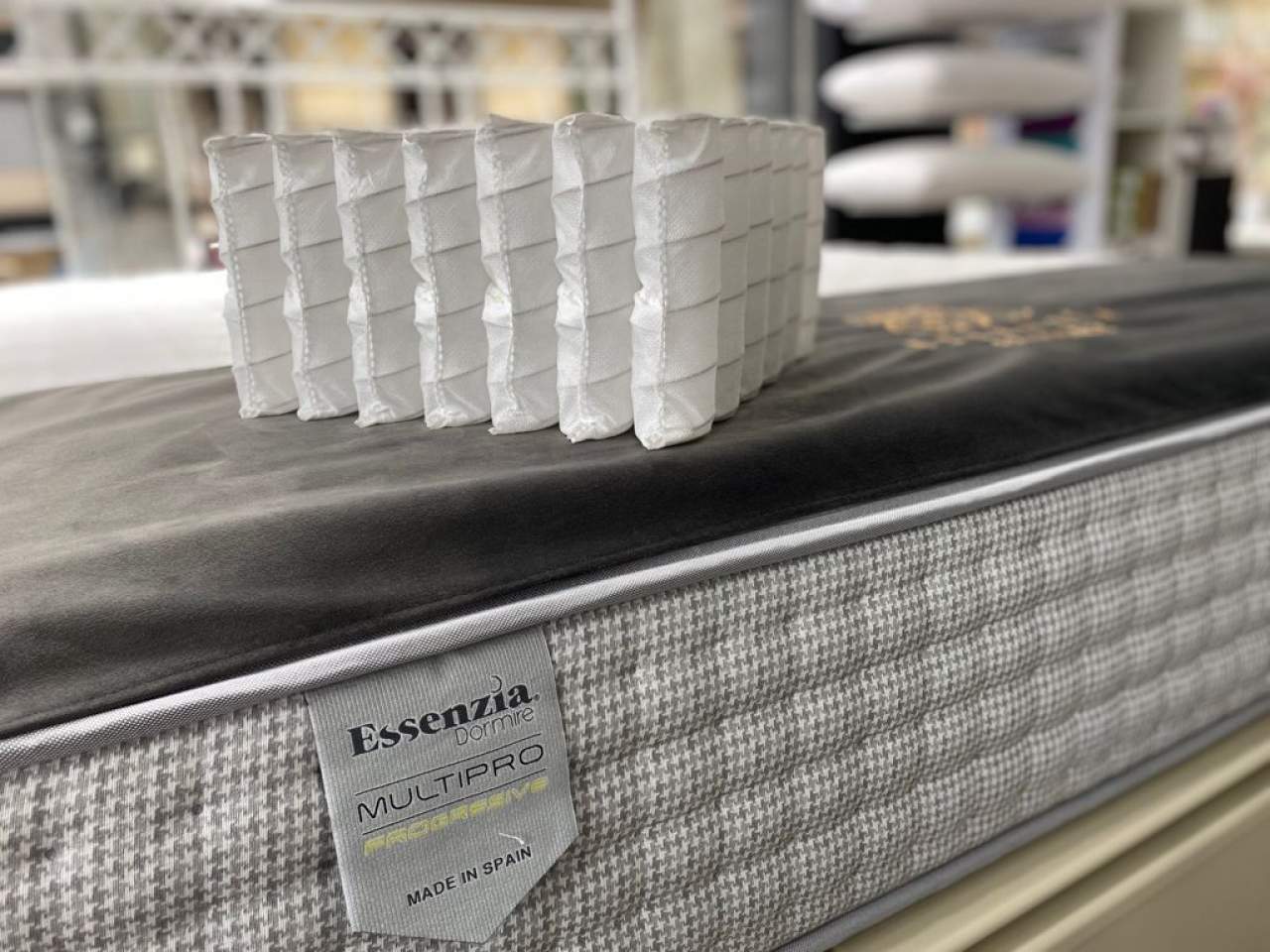 Muebles Industria: liquidación de stock de colchones con 30% de descuento
