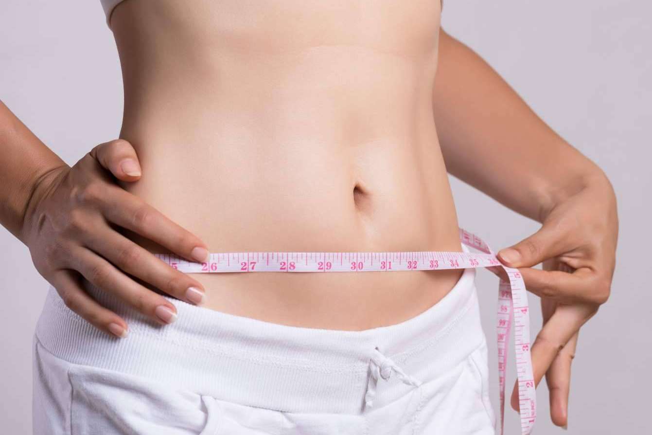 ¿Cuál es la diferencia entre la hidrolipoclasia convencional y la hidrolipoclasia 4D en Clínica Ciscar?