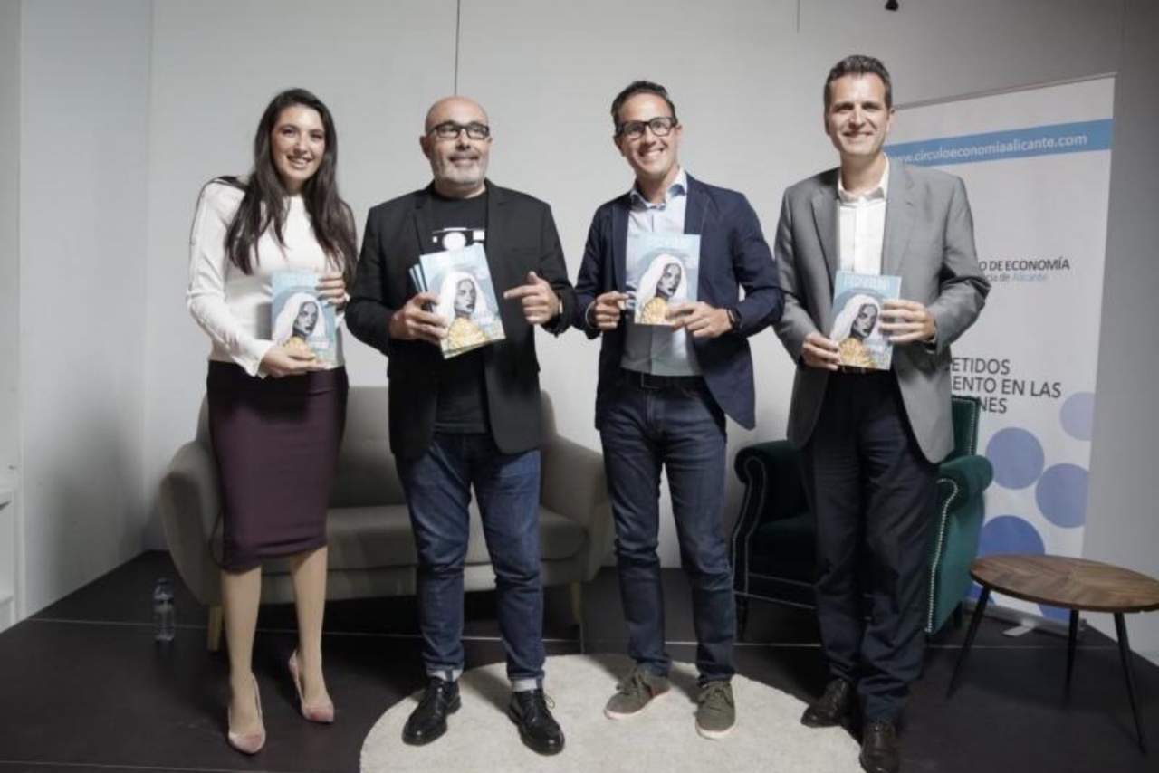 El libro Persistilina de Andrés Alejandro Pinate, uno de los más recomendados en lo que va de año
