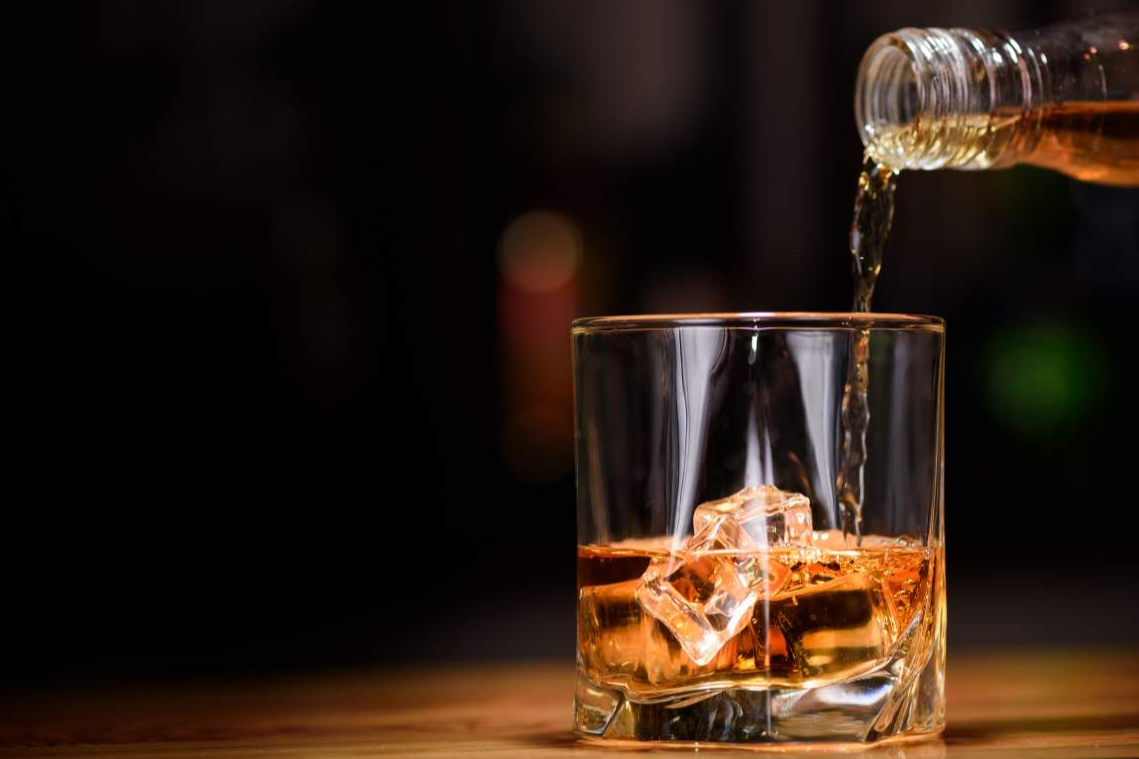 Tú Pones el Vaso ofrece el Whisky Dimple, una de las bebidas más buscadas en Internet durante el año 2020