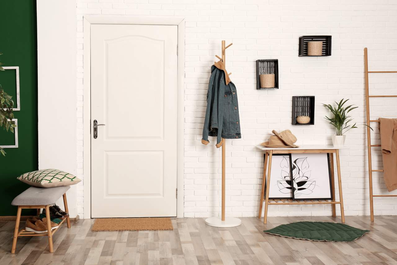 Las puertas blancas de interior de LosmaStudio son una de las opciones más habituales en la decoración del hogar