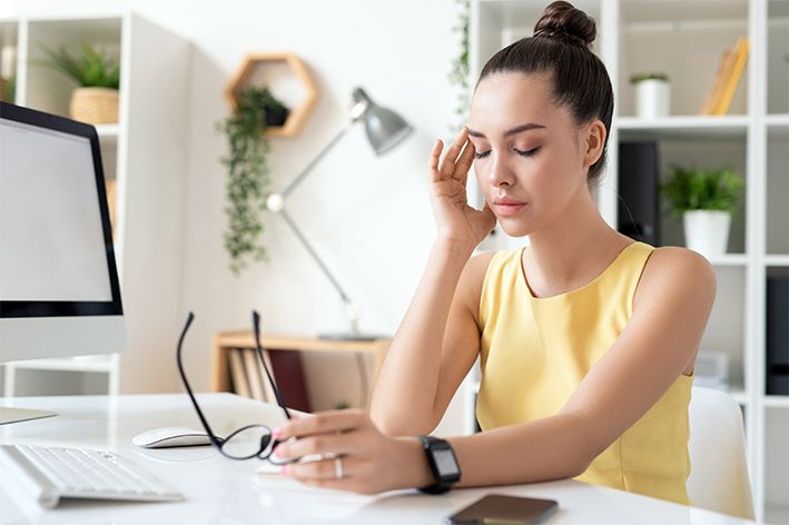 La migraña crónica aumenta las cifras de absentismo y bajas laborales