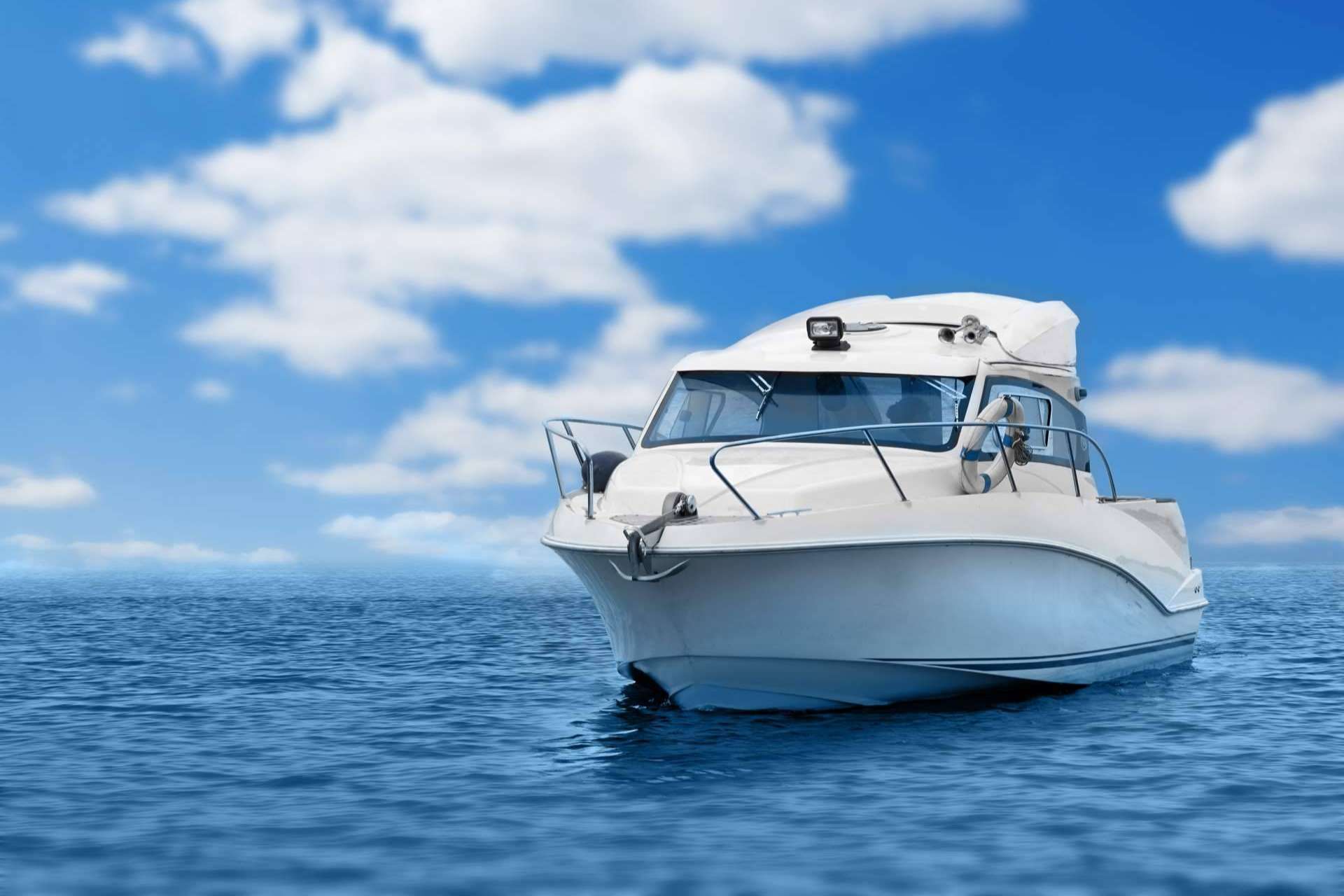 Disfrutar de un idílico paseo en barco en Granada con Alboran Charters