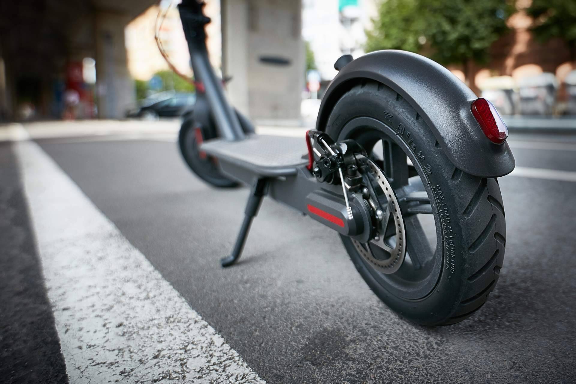 Recorrer distancias esquivando el tráfico de la ciudad con el Scooter Xiaomi Mijia M365 de Atykus