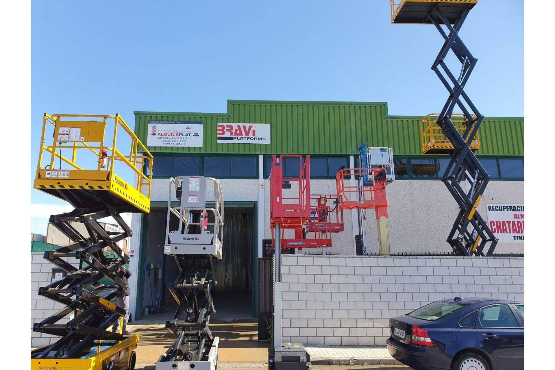 La empresa Alquilaplat dispone de múltiples modelos de plataforma elevadora de tijera