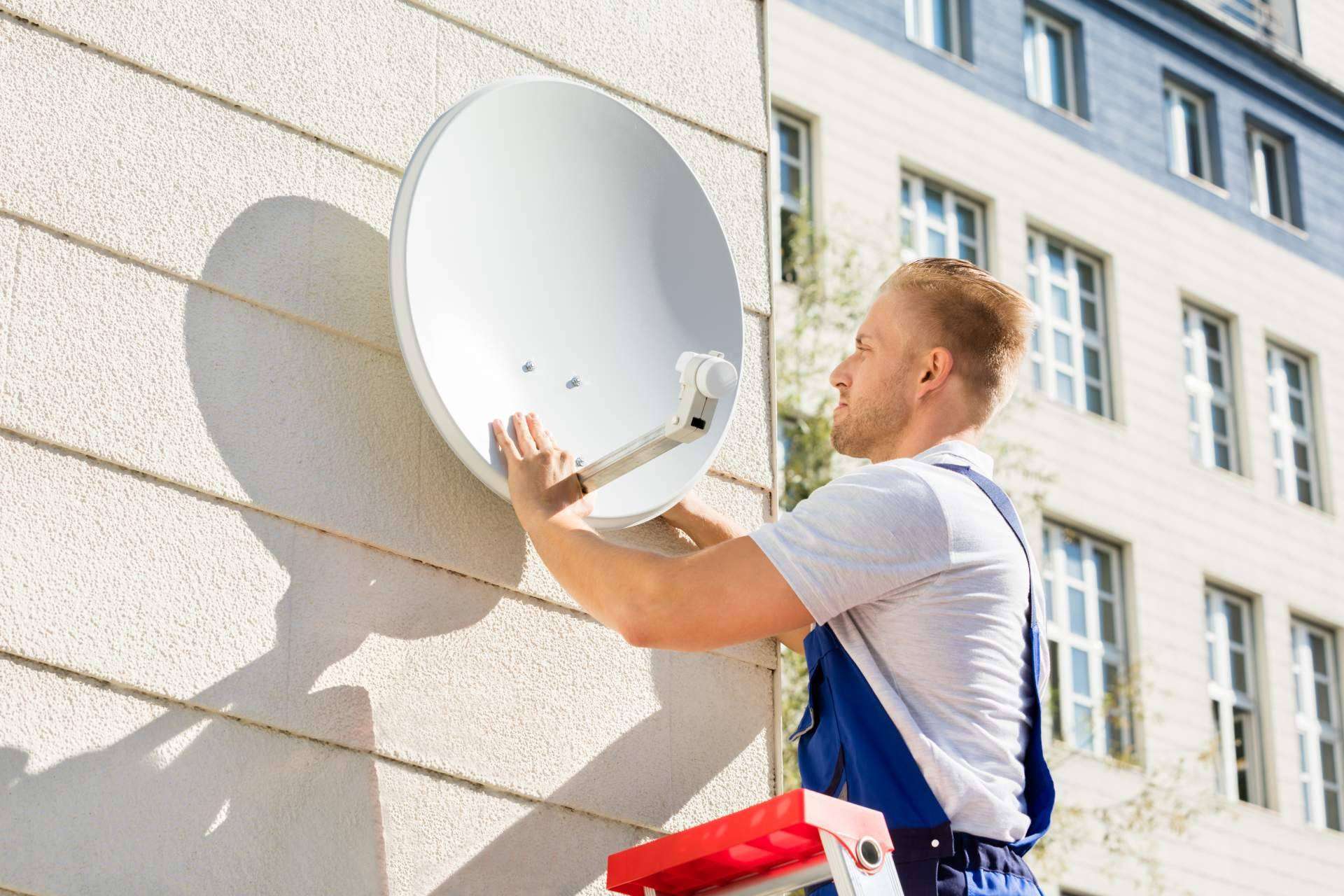 Antenistas Valencia: ¿En qué consiste el trabajo de un instalador de antenas?