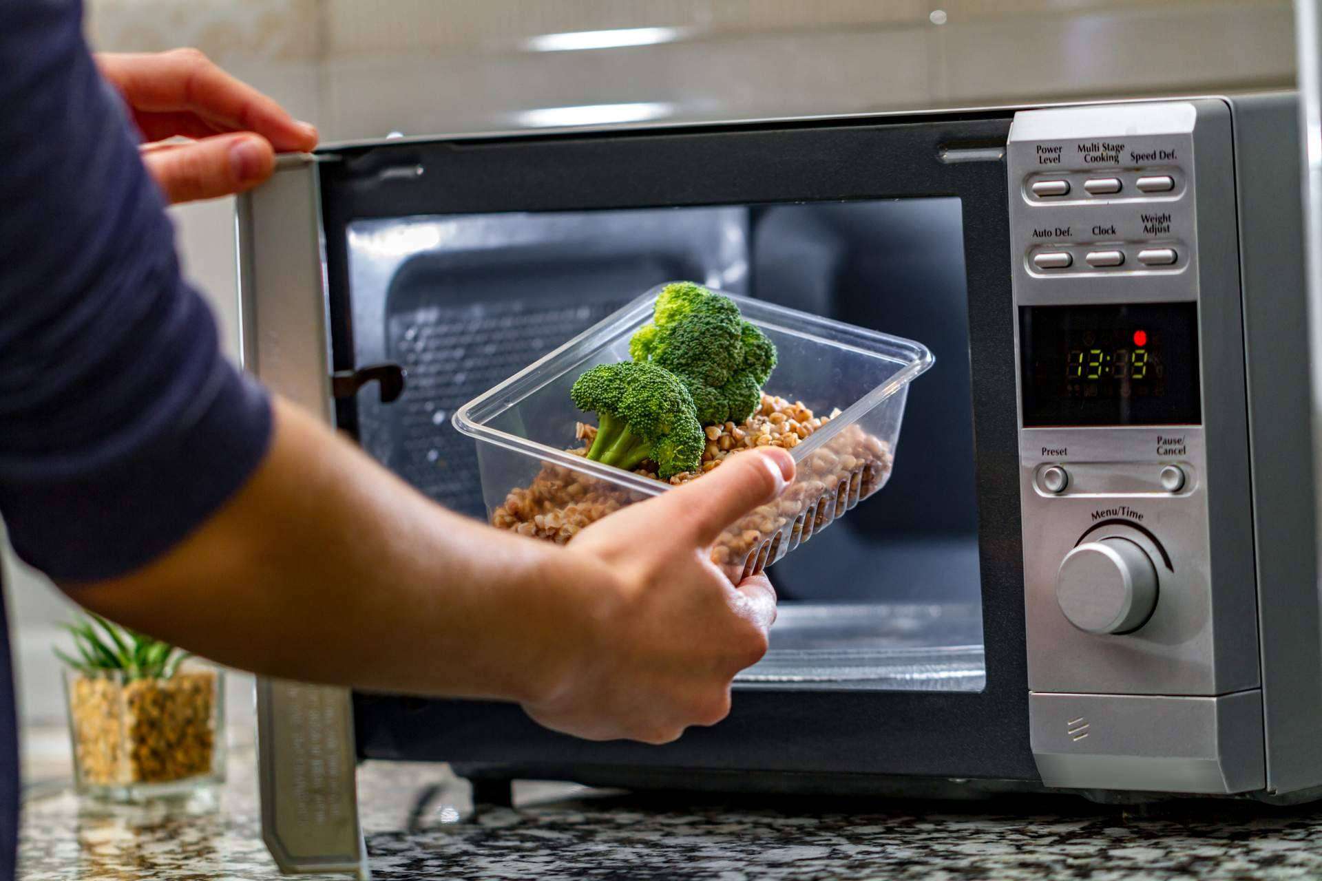 TOP Microondas: el precio anual de usar el microondas
