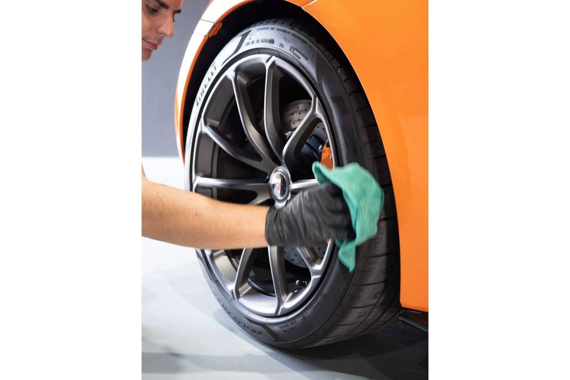 Radikal World, la marca que cita a los amantes de los coches de lujo con Radikal Carwash