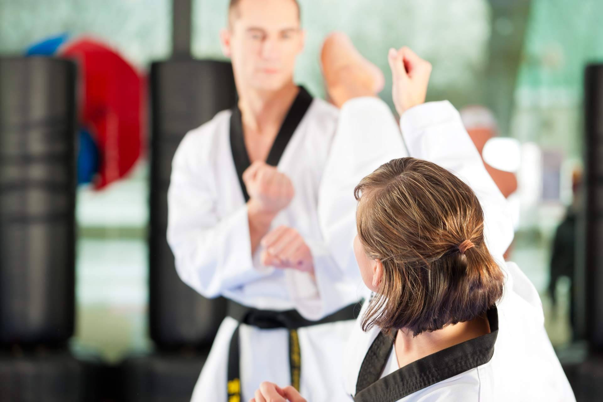 La Escuela de Artes Marciales Mugendo Vallcarca, una de las referentes en defensa personal, asesora sobre cómo actuar ante un ataque o agresión