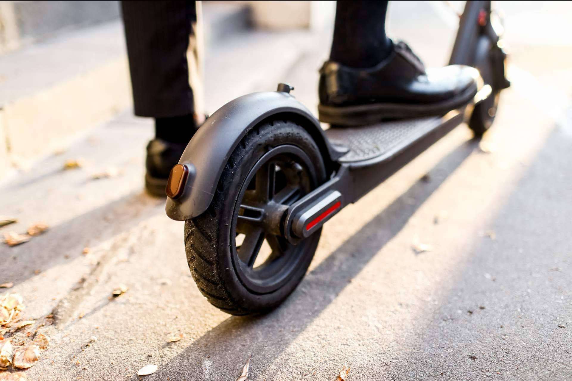 Las ventajas de LYNX: pasear con patinetes eléctricos en verano por Barcelona