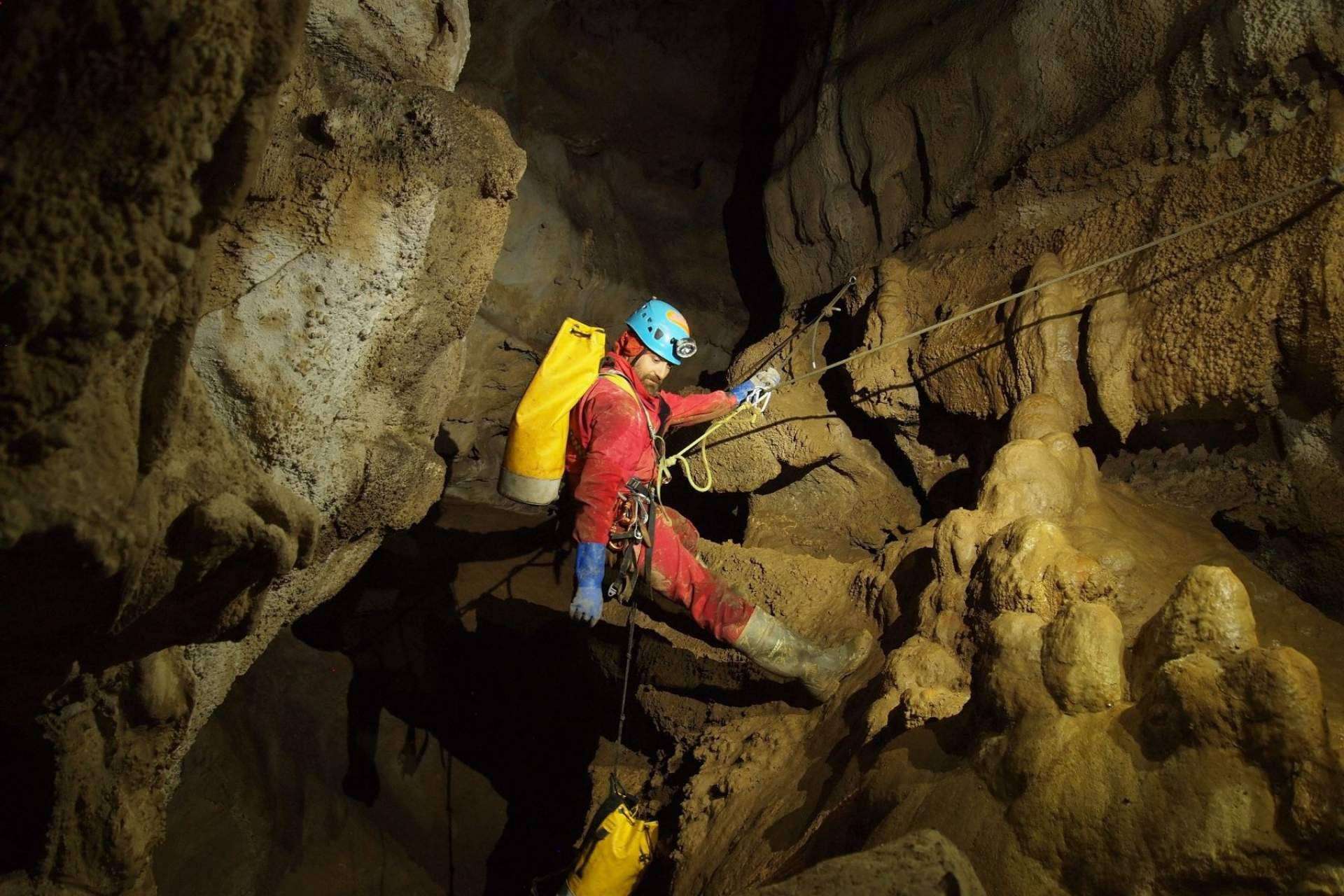 Vertical Challenge y la espeleología: vivir la esencia de la aventura