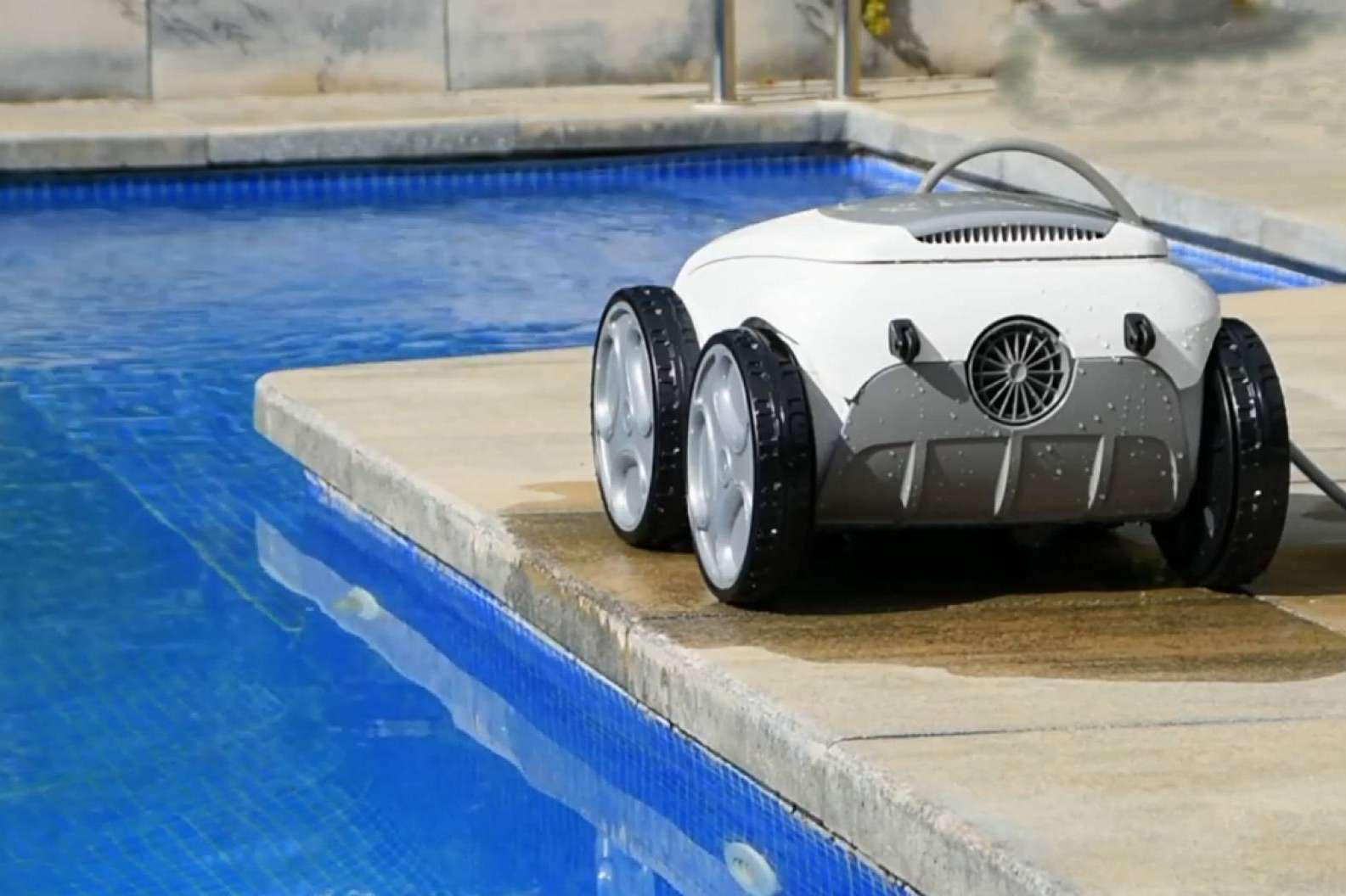 Glovasol permite alargar la temporada de baño con sus bombas de calor para piscina
