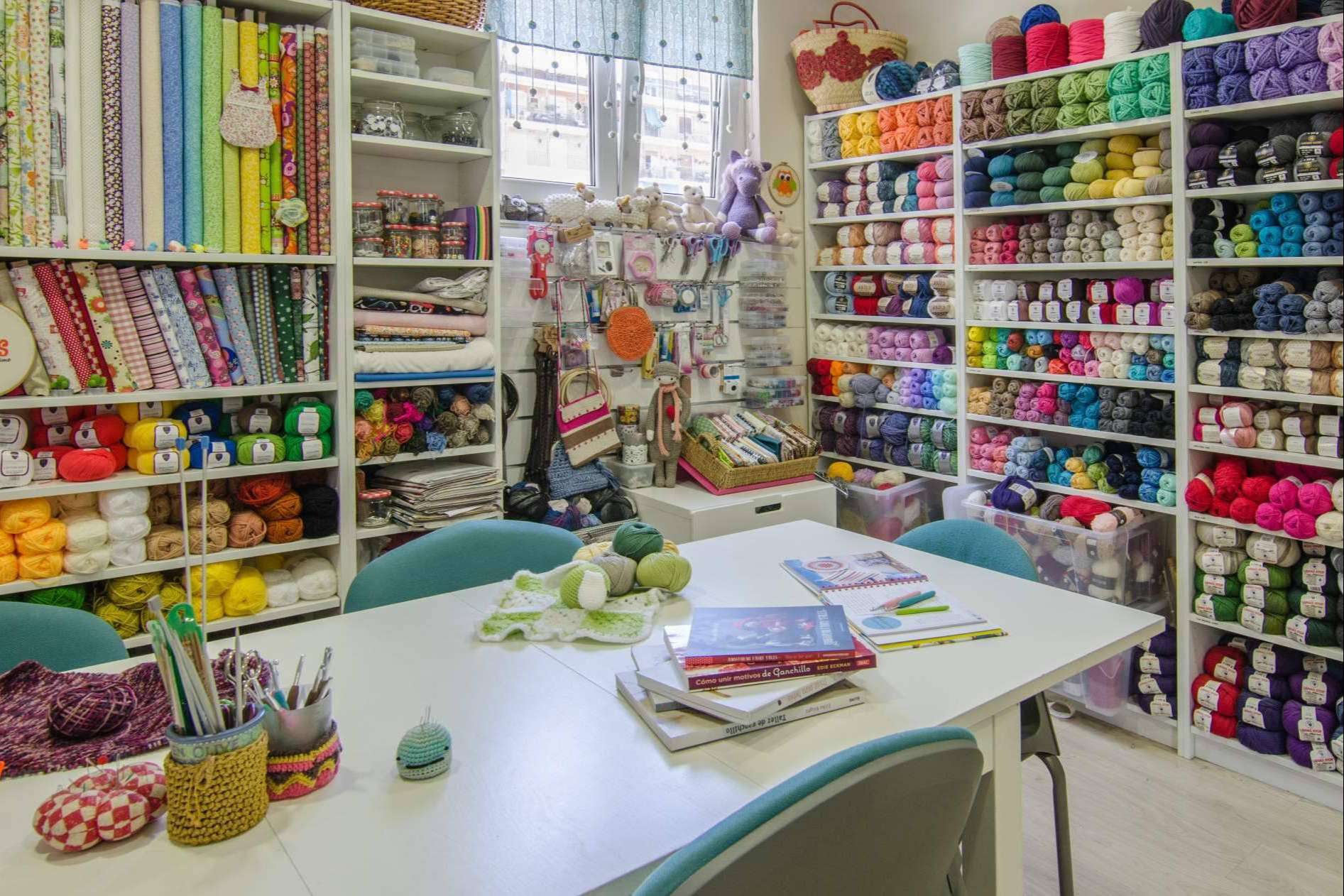 Tienda de lanas y clases de tejido en Madrid: Bichus Club