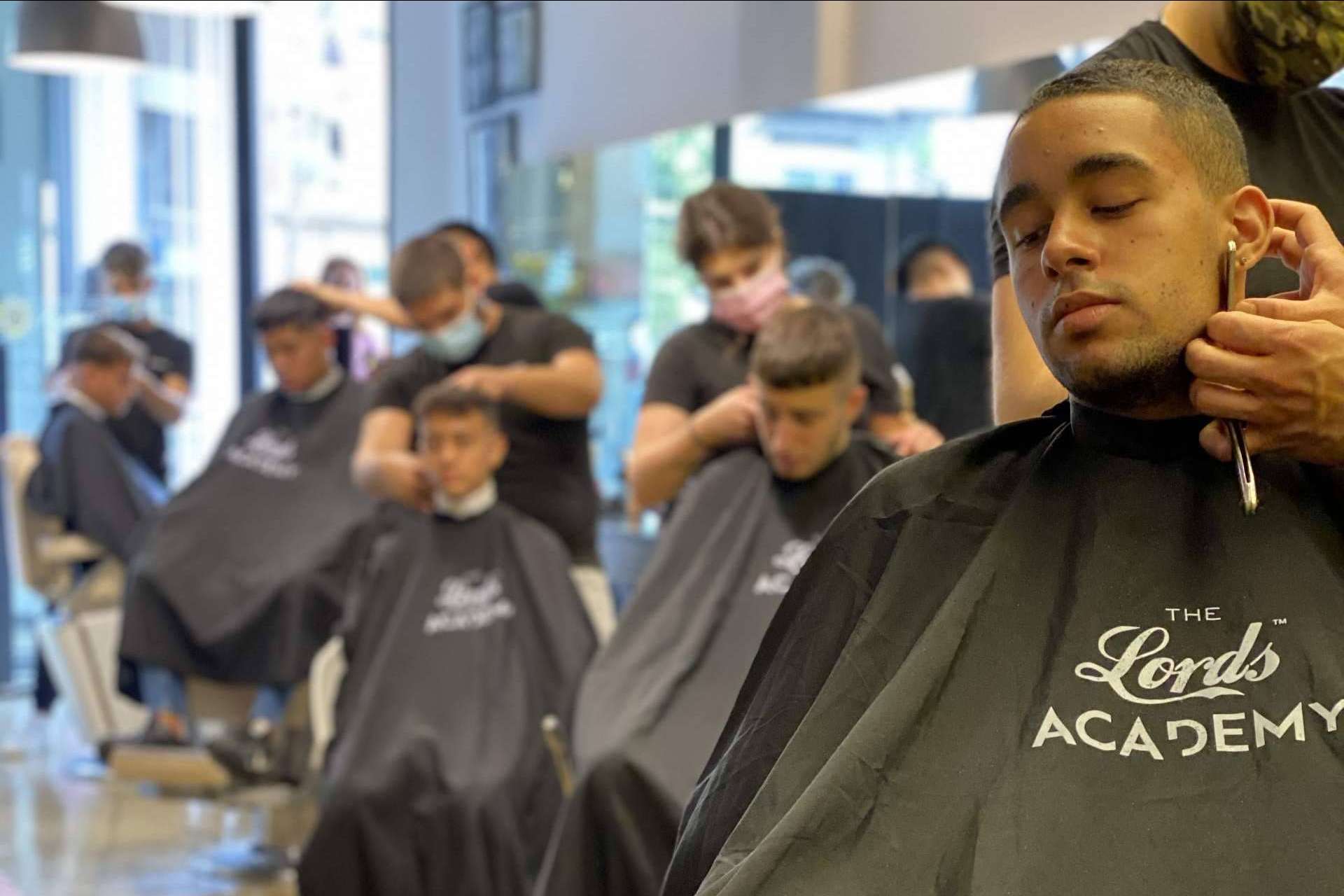 Formarse en el curso de barbería de The Lords Academy