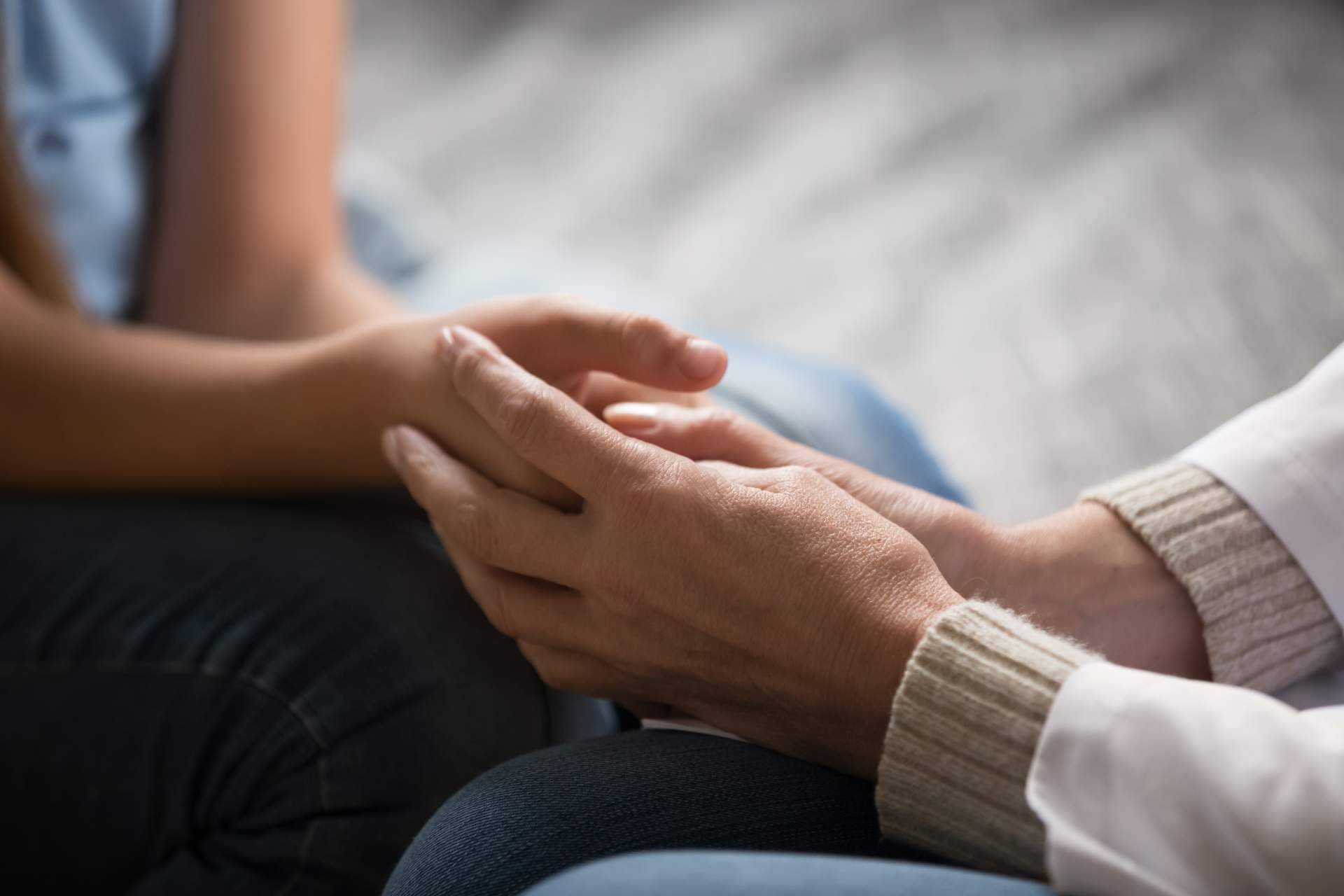 Comprensión necesaria a los pacientes de la mano de Ayurveda Medicina Natural