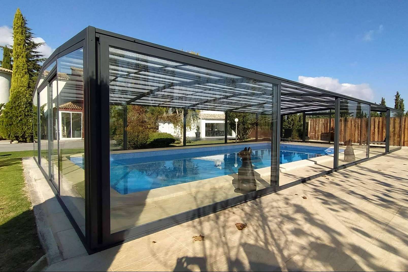 Las ventajas de tener una cobertura de vidrio en la piscina, por COVERTTO