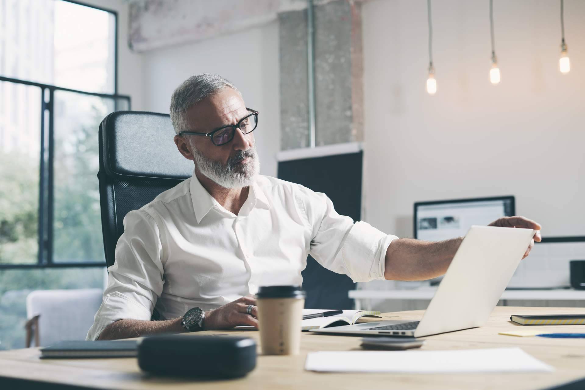 La diferencia entre indexar y desindexar contenido en internet, por Remove Group