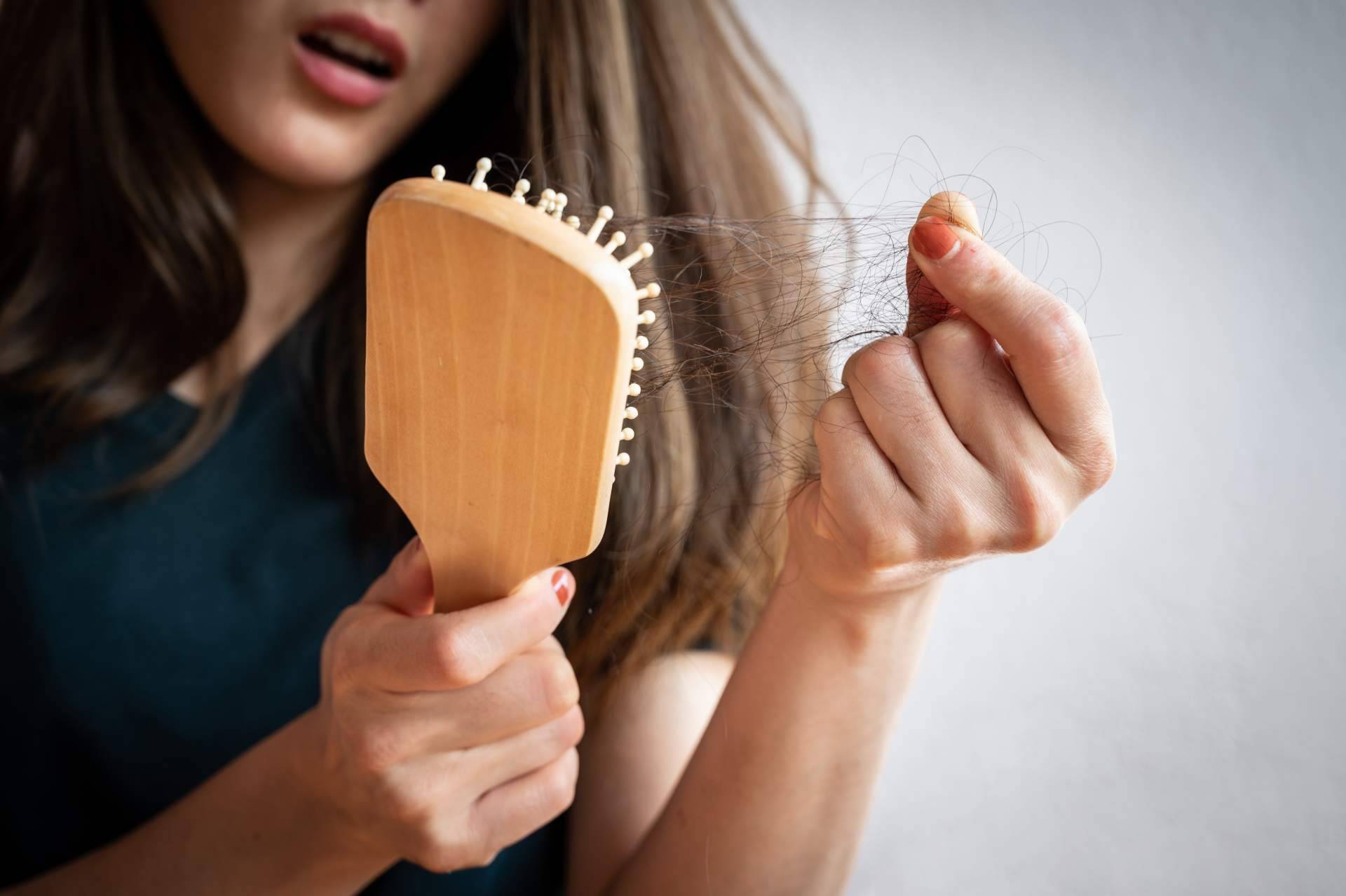 Tratamiento capilar con aceites esenciales para combatir la caída del cabello en CharoConector Healthy Style