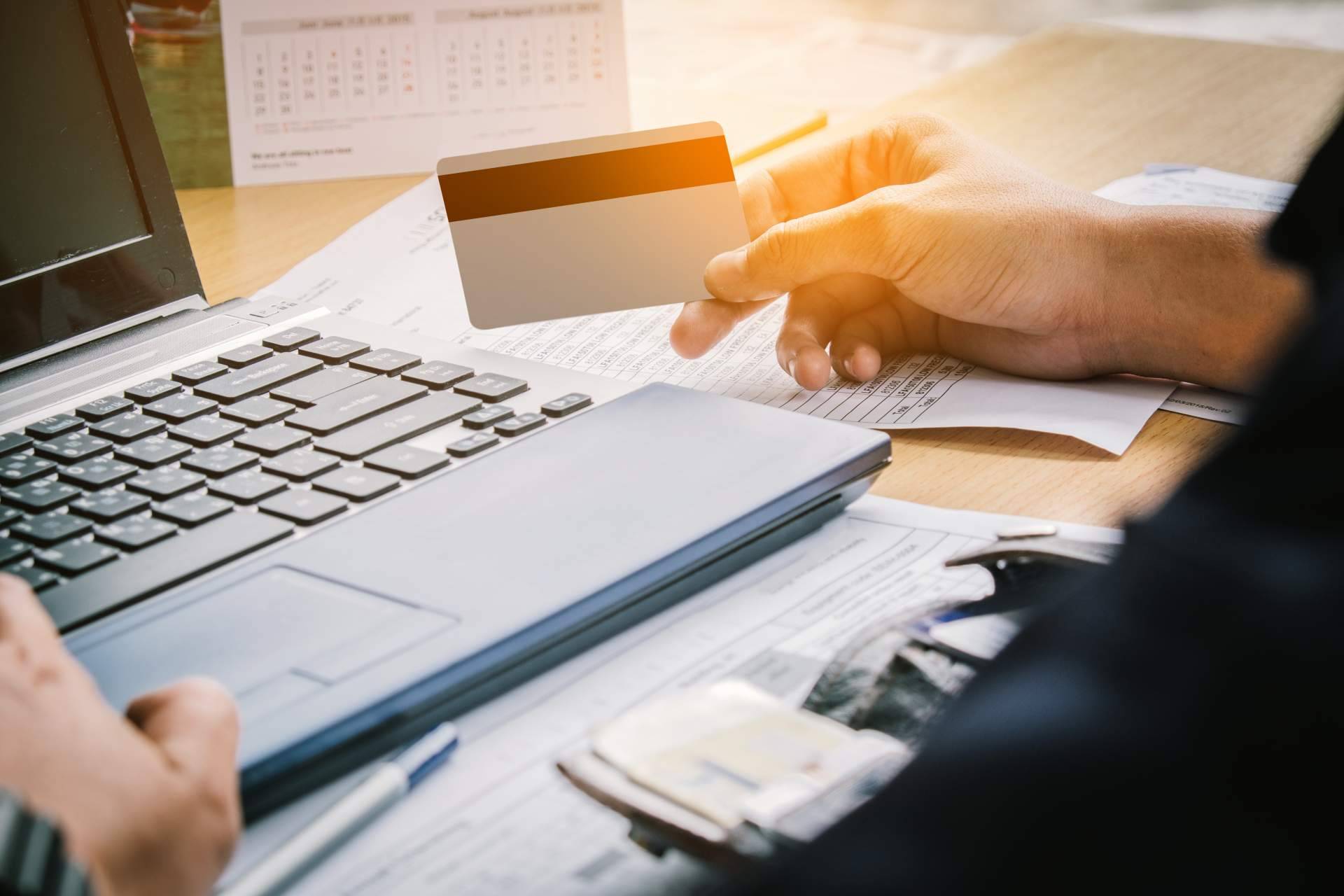 Ahorrar al enviar dinero a Latinoamérica gracias a la empresa online Gelt Giro