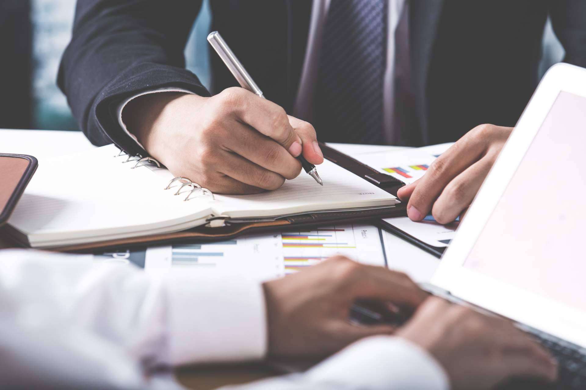 Conseguir financiación del circulante para una empresa con The Lion Brokers