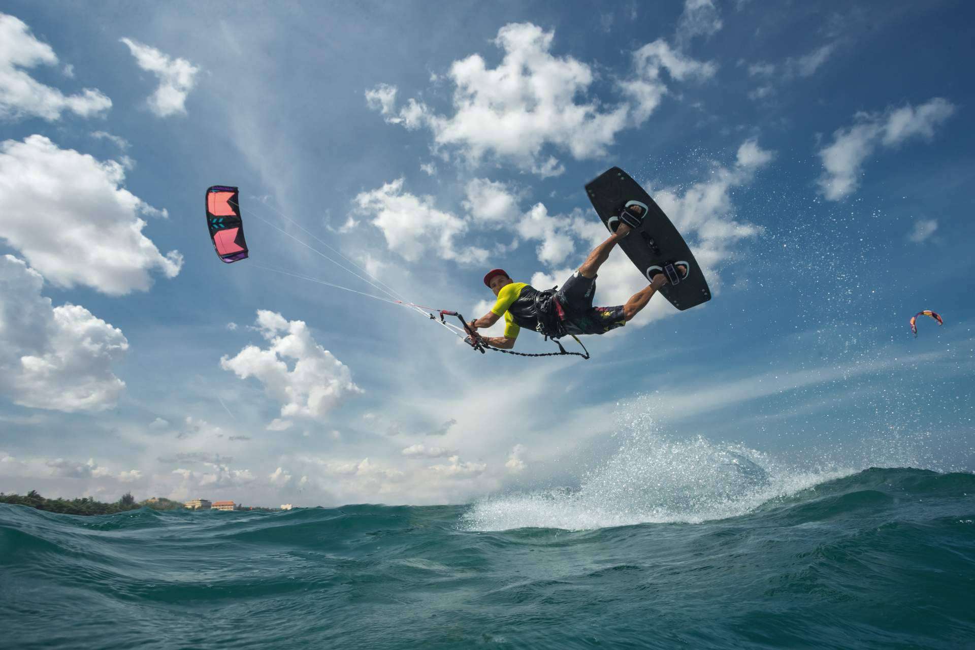 La escuela de kitesurf de Tarifa que permite practicar este deporte durante todo el año