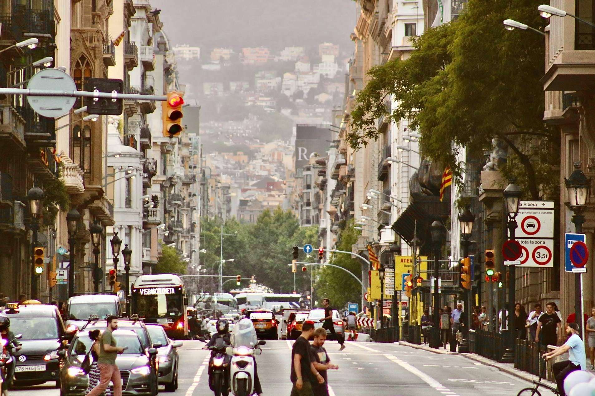 ¿Existe alguna alternativa a la zona azul para aparcar en Barcelona?, por Parkimeter