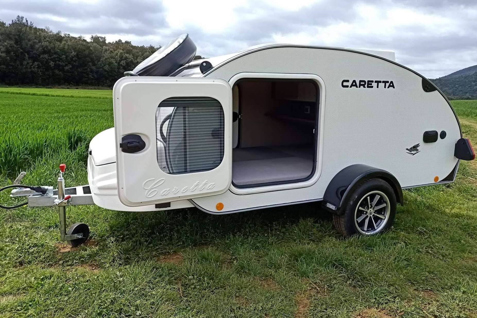 Las caravanas pequeñas con baño de Minicaravanas.com que cuentan con equipamiento para dos personas