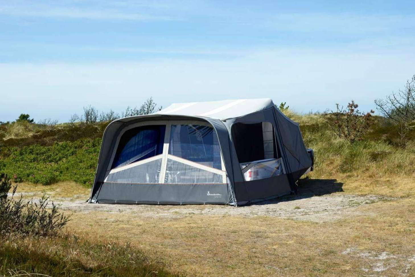 Minicaravanas.com pone a la venta el remolque tienda Camp-let Passion para viajar de forma cómoda y segura