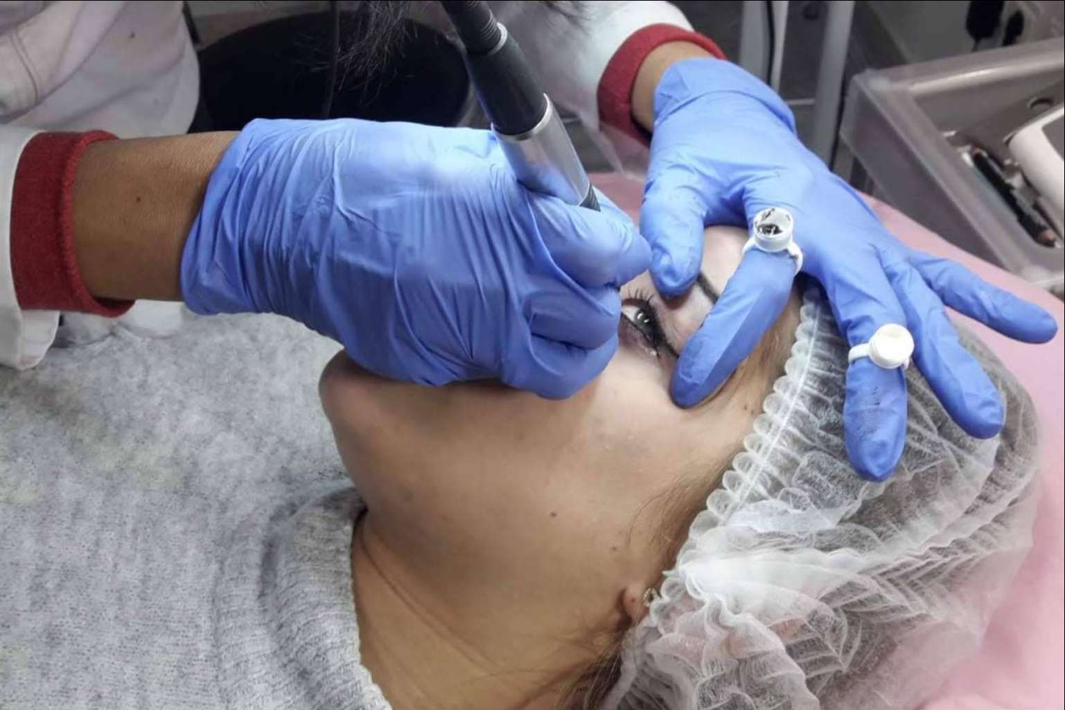 El curso de micropigmentación y microblading que imparte VG Virginia Gómez