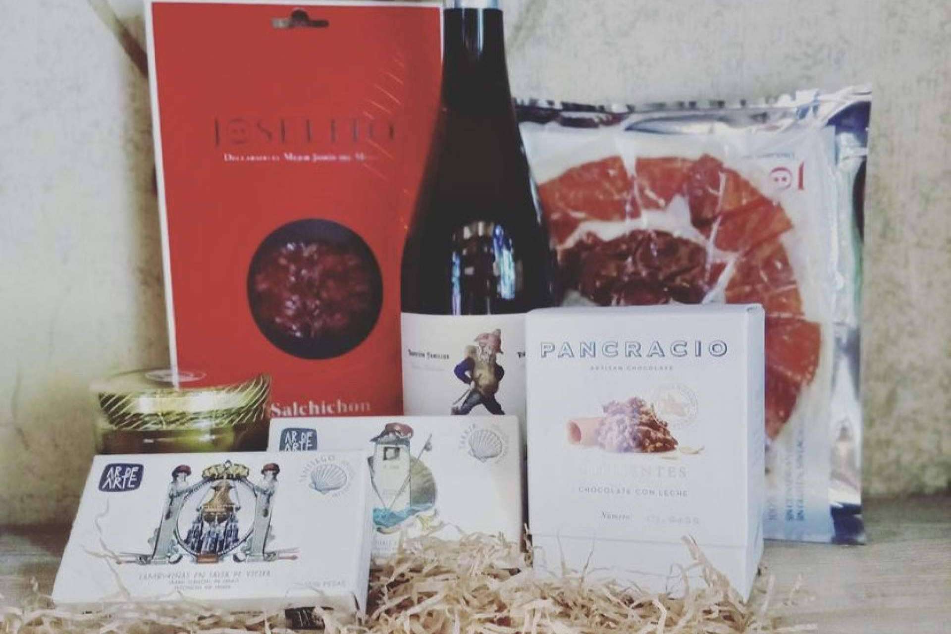 Bonvoli ofrece cestas de Navidad o packs de regalo donde el estilo gourmet es el protagonista