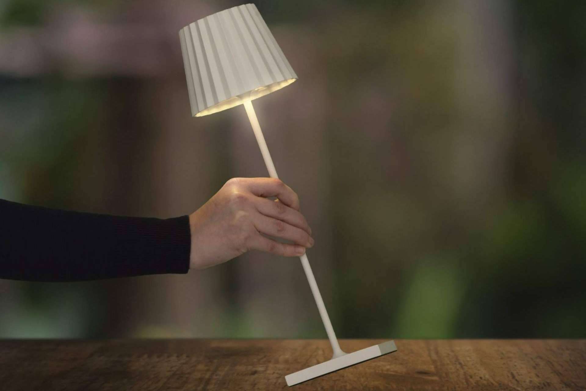 Conseguir un hogar o negocio acogedor con la iluminación decorativa disponible en Soiart Distribución