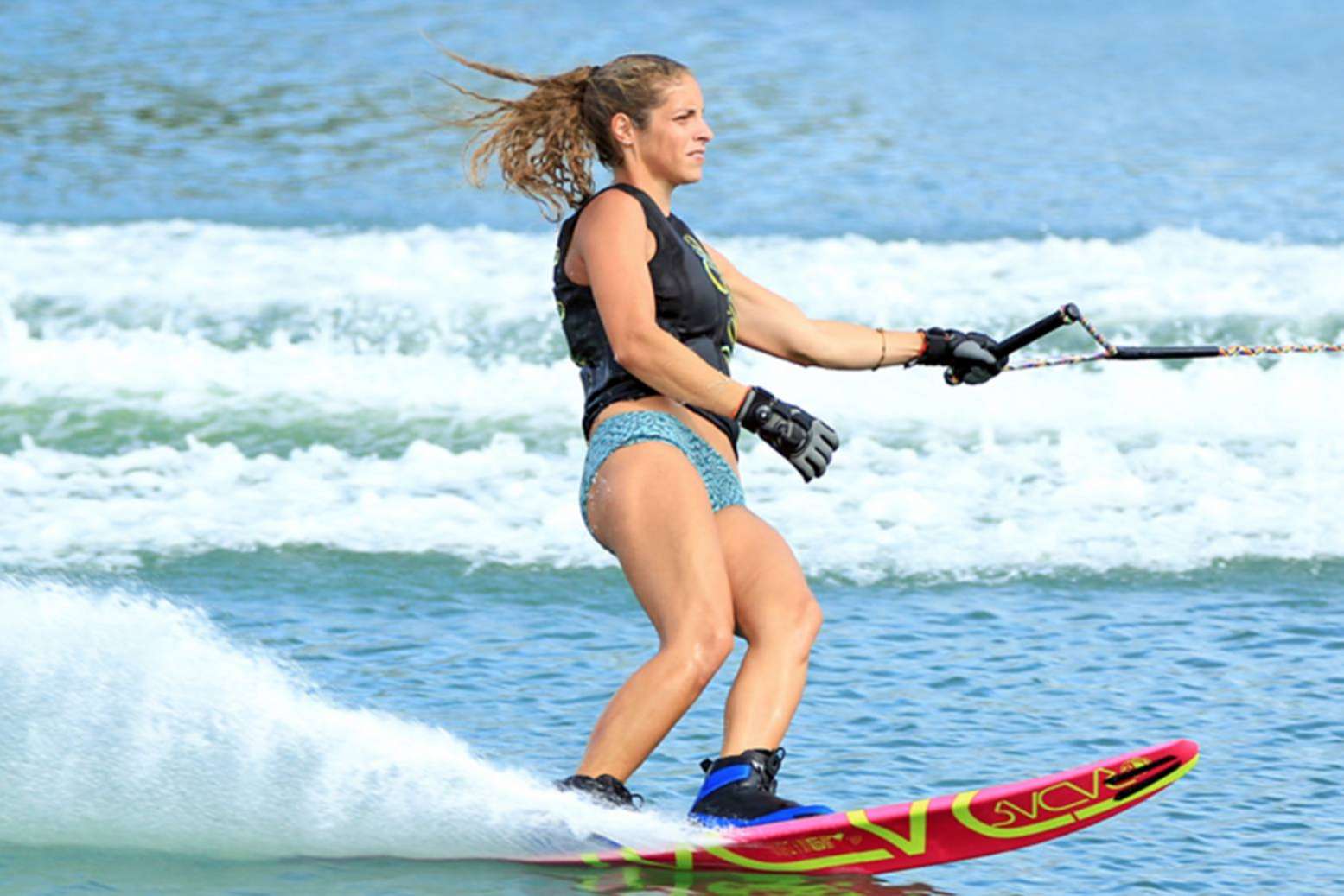 Las esquiadoras de Botaski Nadine Botas y Sandra Botas se alzan como subcampeona y campeona del Campeonato de España de Esquí Náutico