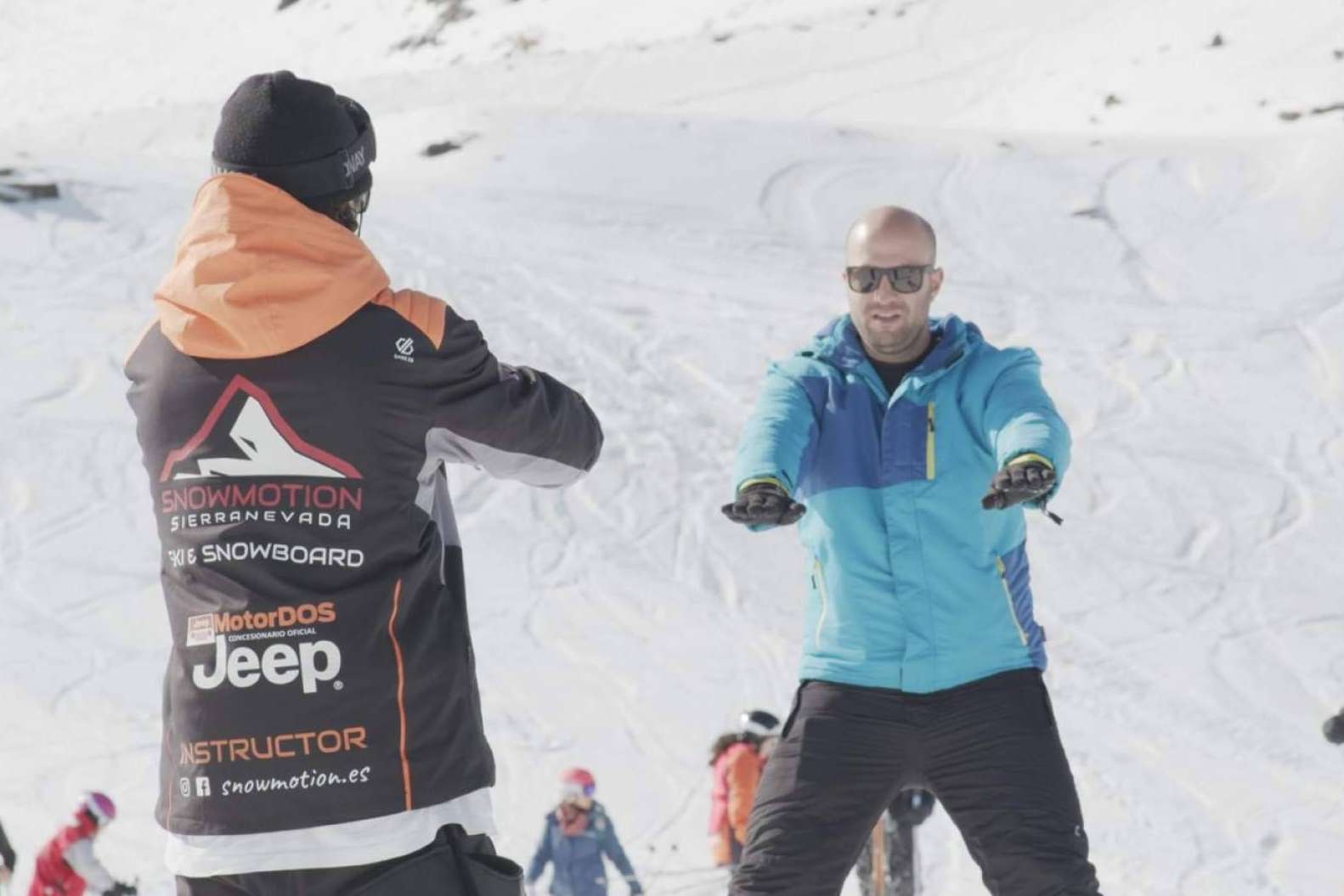 Las clases de esquí y snowboard en Sierra Nevada que ofrece Snowmotion