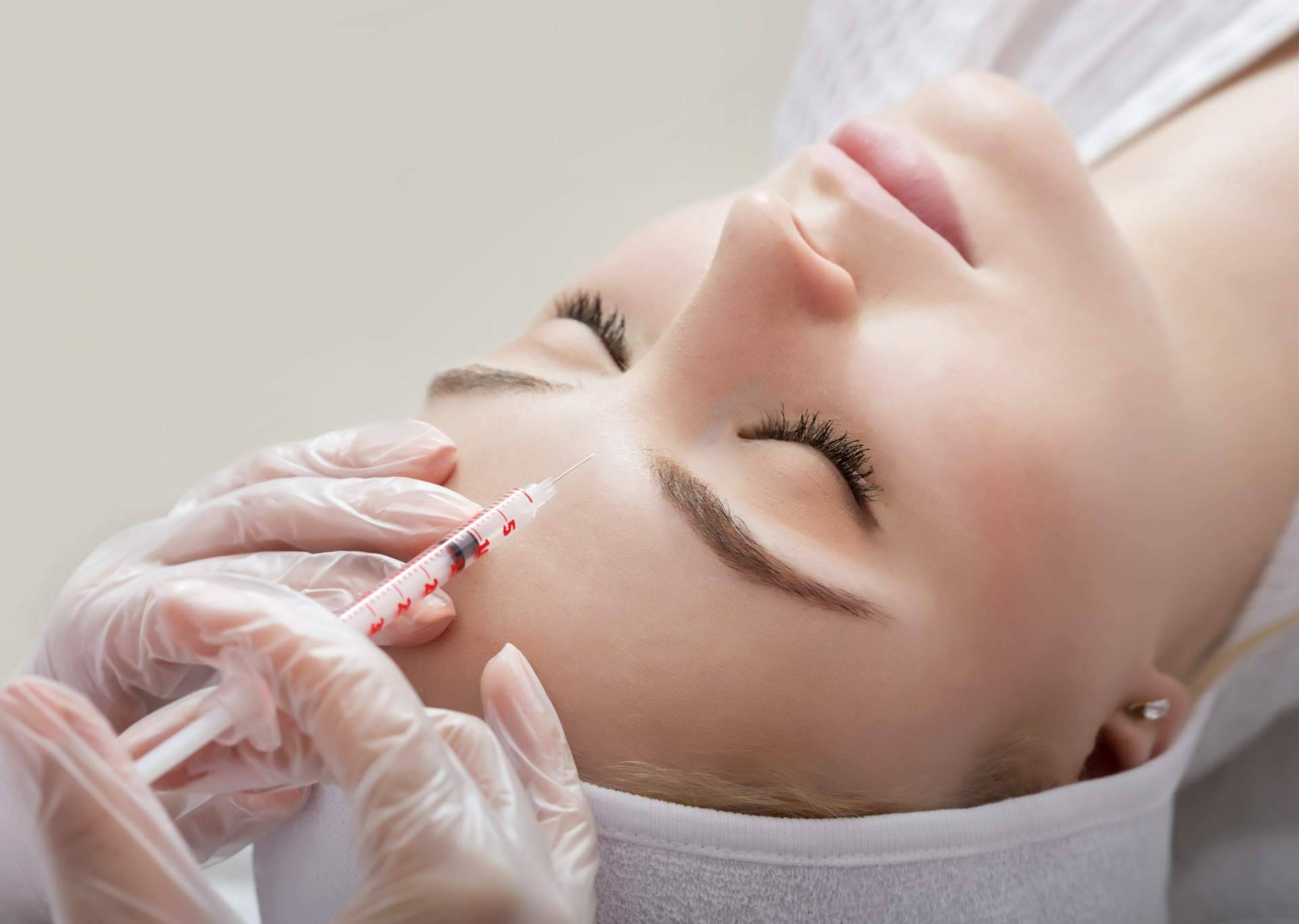 ¿Dónde llevar a cabo diseño de cejas con bótox? Clínica de Medicina Estética Sánchez Peral en Castellón