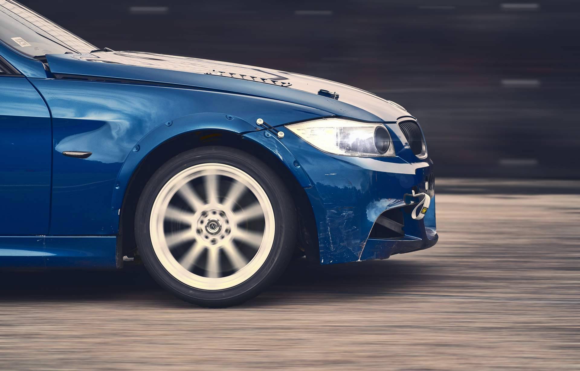 Los beneficios de aumentar potencia coche mediante la reprogramación del vehículo con Denikey