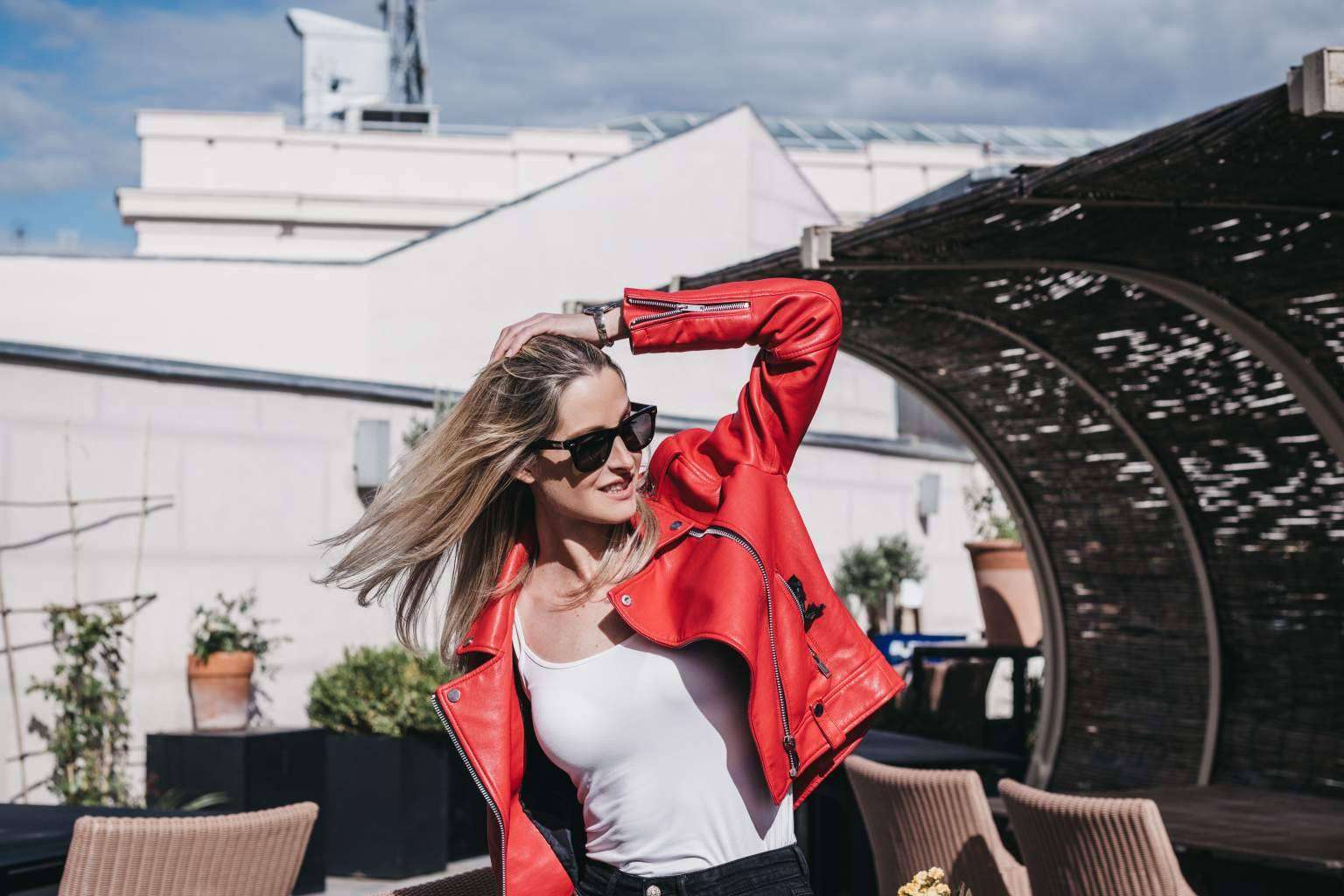 Llevar gafas de sol, como explica SunBahs, es de gran importancia