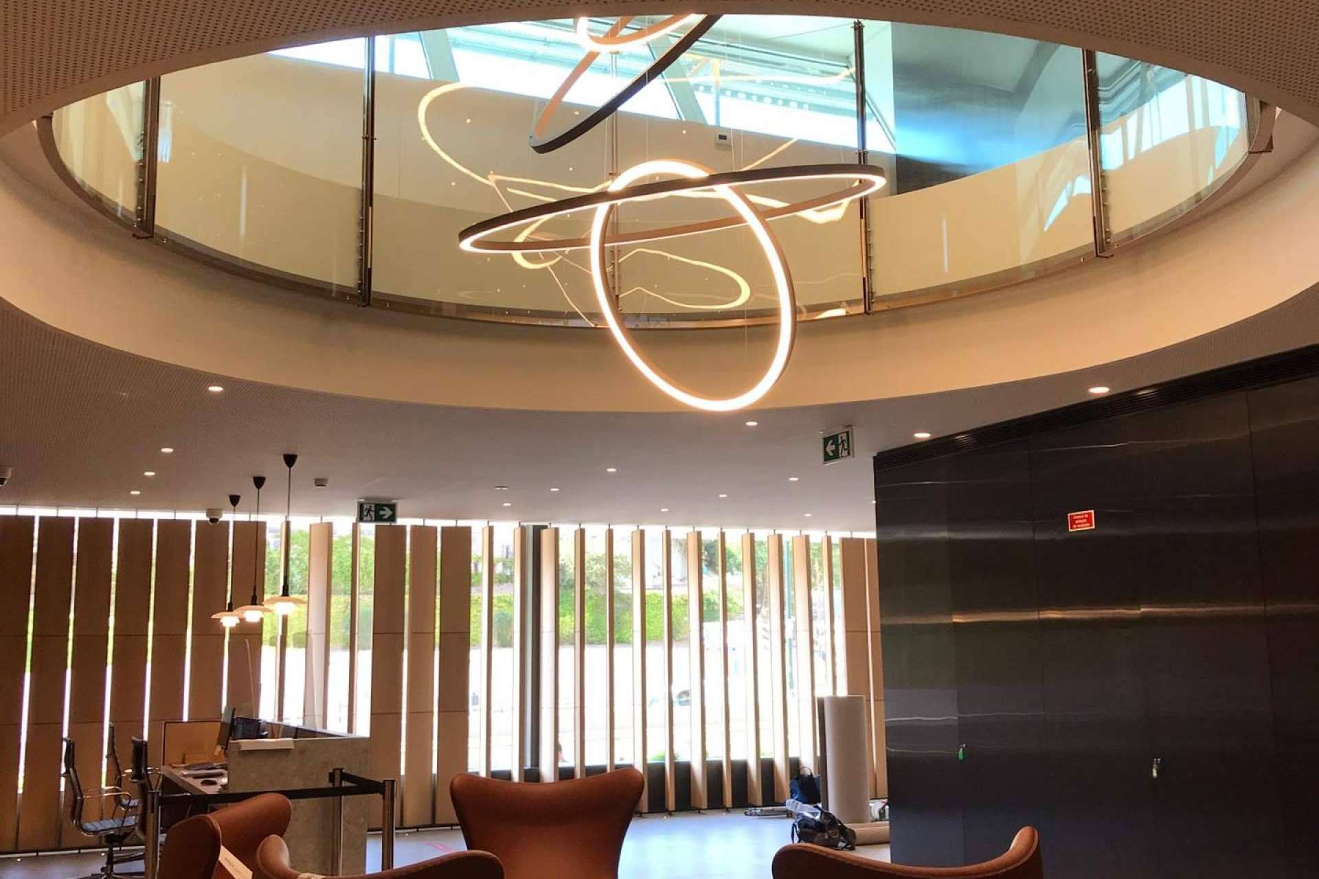 La lámpara circular, un clásico como recurso para iluminar un espacio con INSOLIT