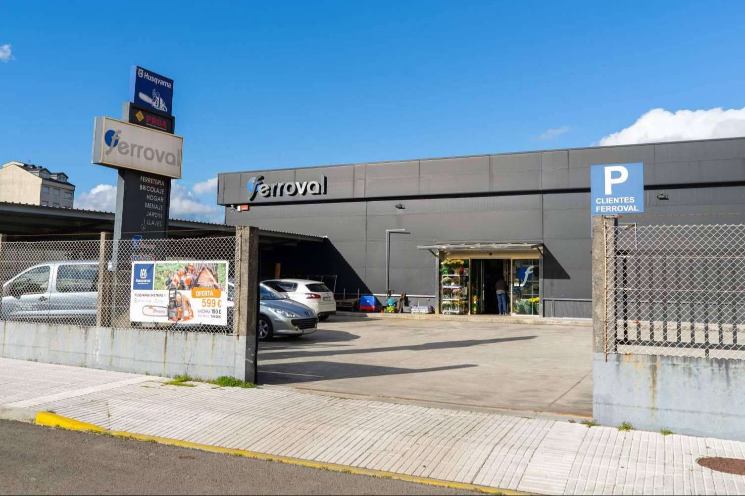 El distribuidor oficial de la marca Husqvarna en Val Do Dubra es Ferretería Ferroval