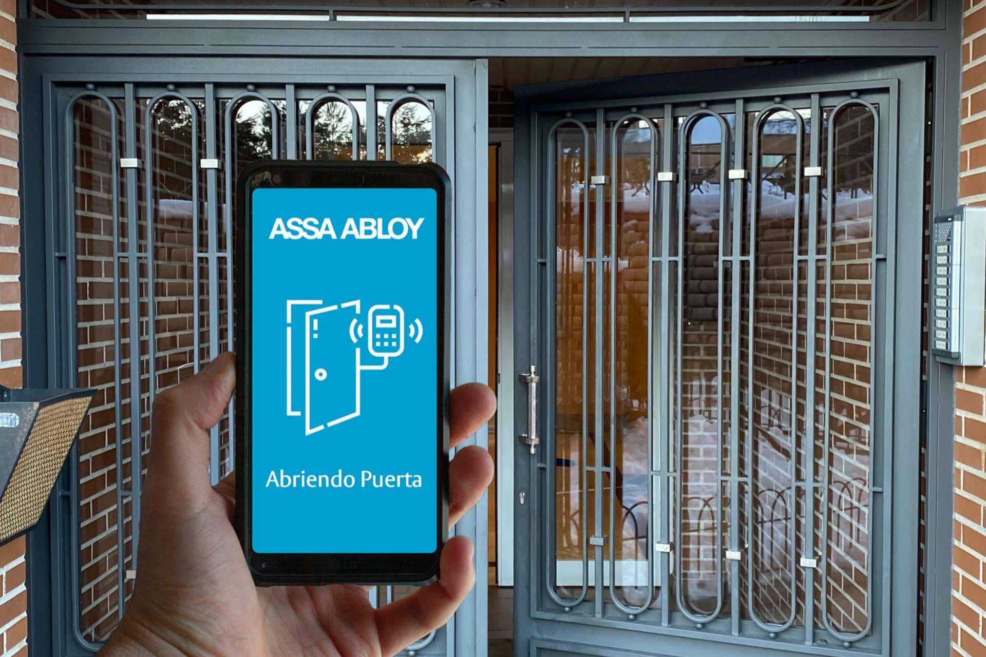 ASSA ABLOY y sus servicios de automatización de puertas residenciales