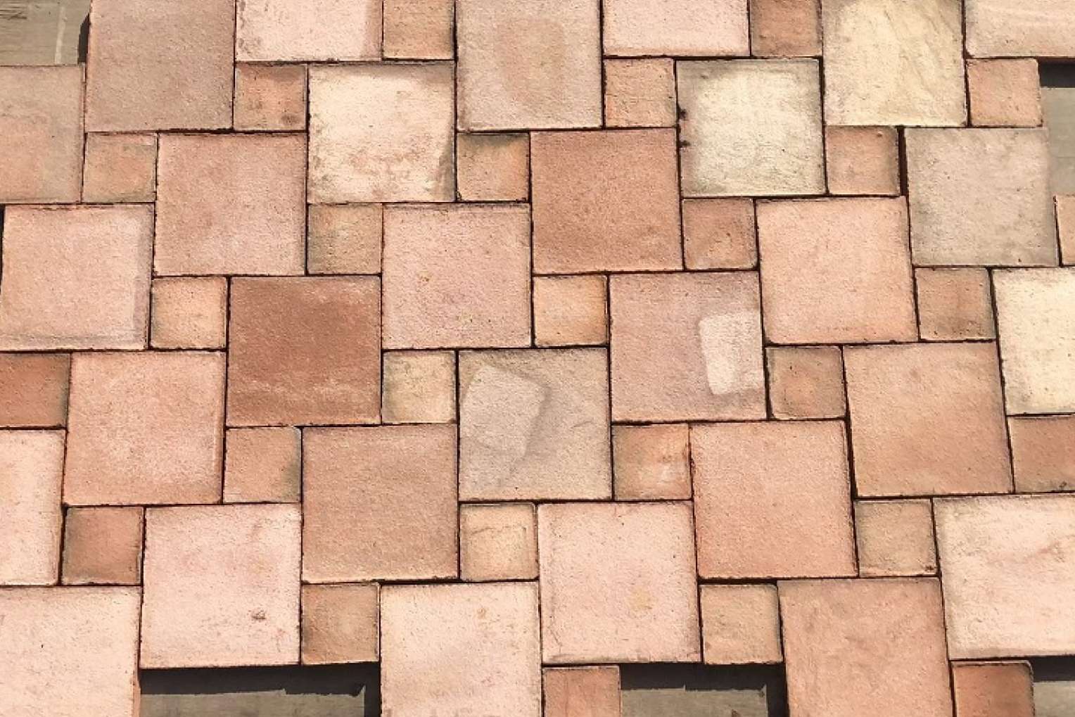 La empresa especializada en la fabricación artesanal de suelos de barro cocido, Materiales Artesanales