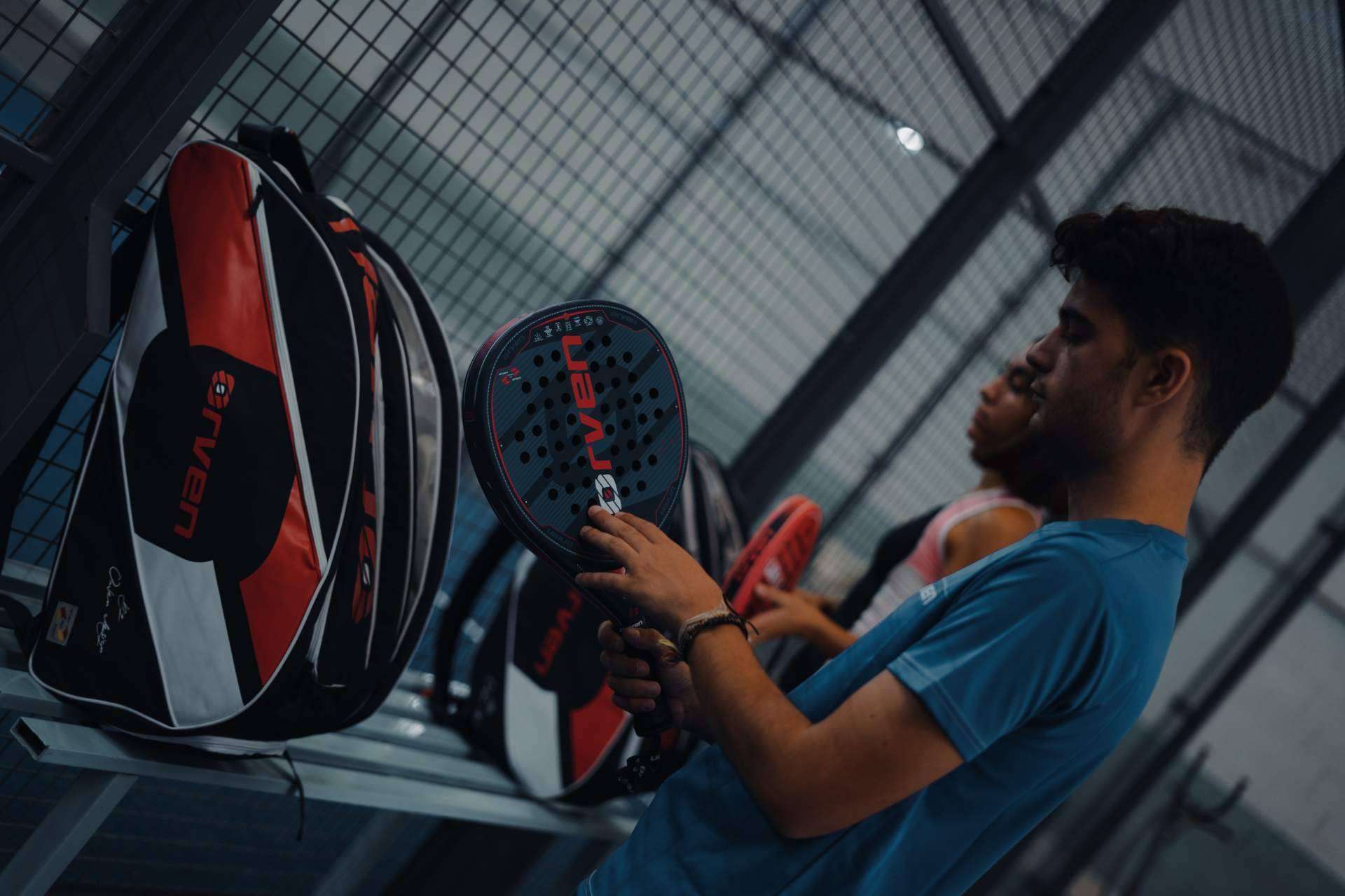 Orven Sport es una marca deportiva especializada en la fabricación y comercialización de palas de pádel