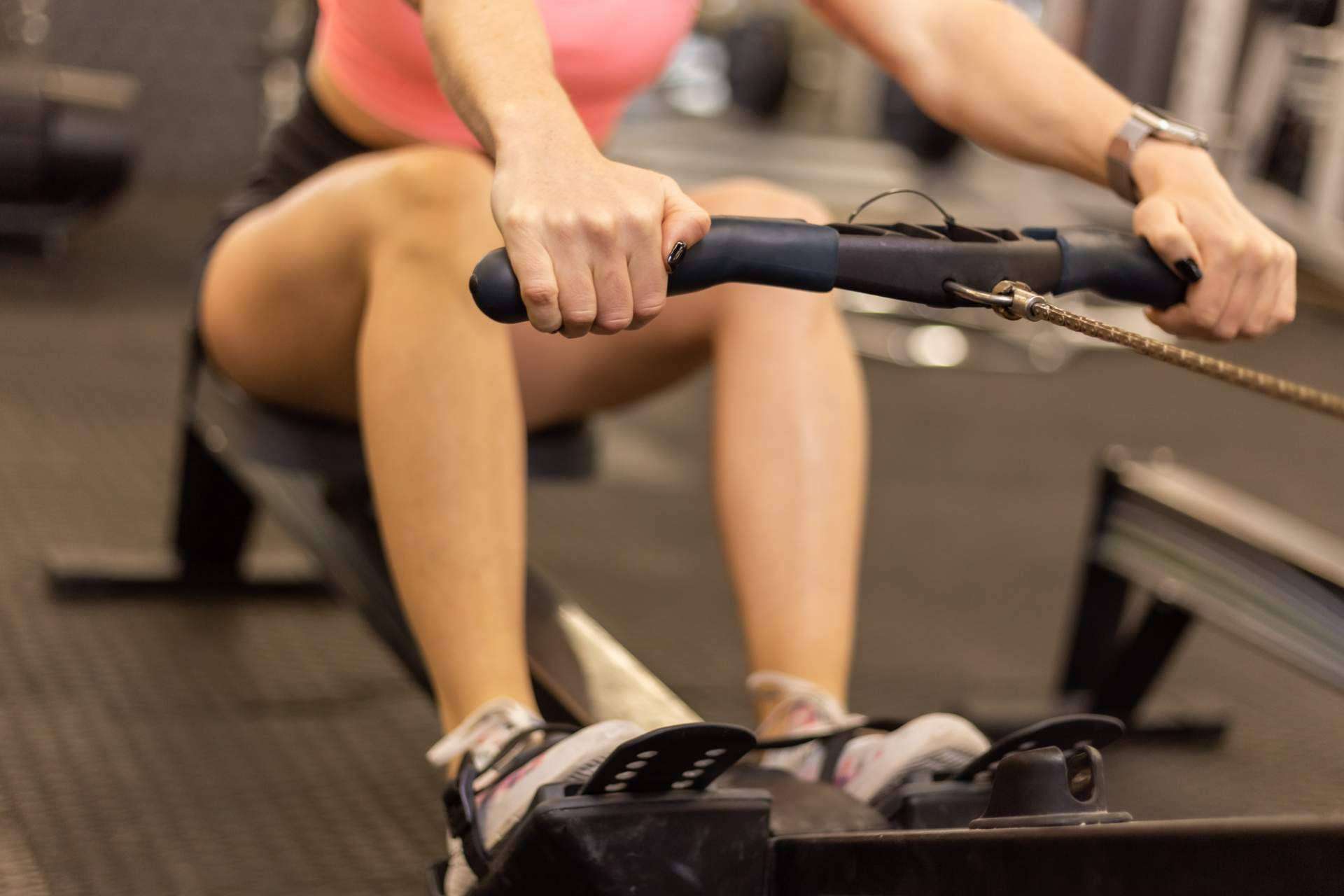 TopEntreno, ¿Cuáles son los beneficios de entrenar con máquina de remo?