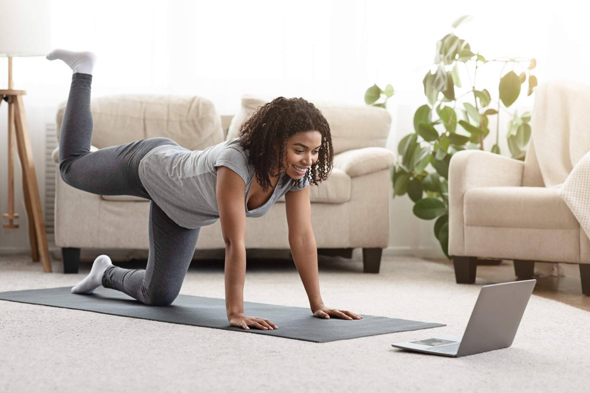 Profesorado de Yoga recomienda diferentes cursos online para profundizar en este arte