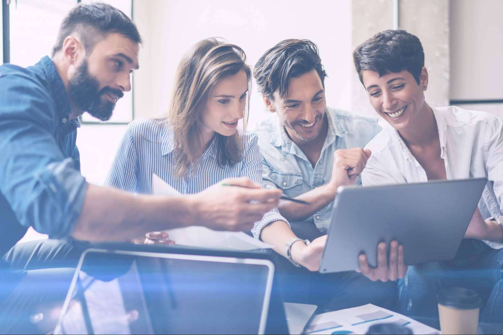 El equipo de El Abuelo Mirando cuenta con expertos en soluciones de marketing digital Valladolid para las empresas